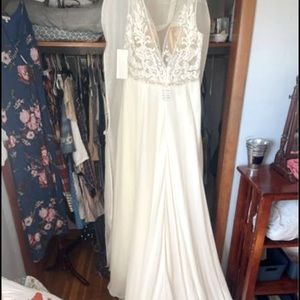 New and Unaltered Galina Signature Wedding Dress Style 96910232 size 14